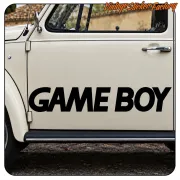 Diseño Game Boy en gran tamaño aplicado sobre la puerta de un vehículo clásico