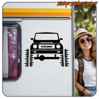 Motif Suzuki Crawler noir montré appliqué sur le côté d’une caravane