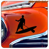 Schwarzer SUP-Aufkleber auf der orangefarbenen Karosserie eines klassischen Fahrzeugs