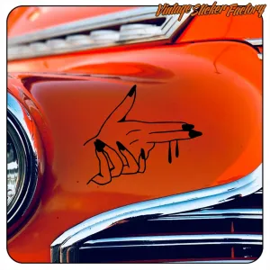 Design BANG noir appliqué sur la carrosserie orange d’une voiture classique