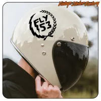 Detalle del diseño FLY53 negro aplicado en un casco de moto