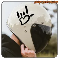 Vista alternativa de la pegatina Corazón Satán aplicada en un casco de moto