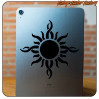 Schwarze Tribal-Sonne auf der rückseitigen Tablet-Hülle
