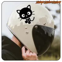 Schwarzer Katzenaufkleber auf einem weißen Motorradhelm mit dunklem Visier