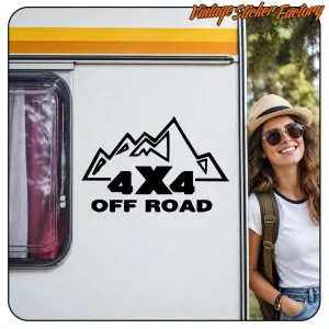4X4 OFF ROAD Aufkleber an der weißen Seite eines Wohnwagens