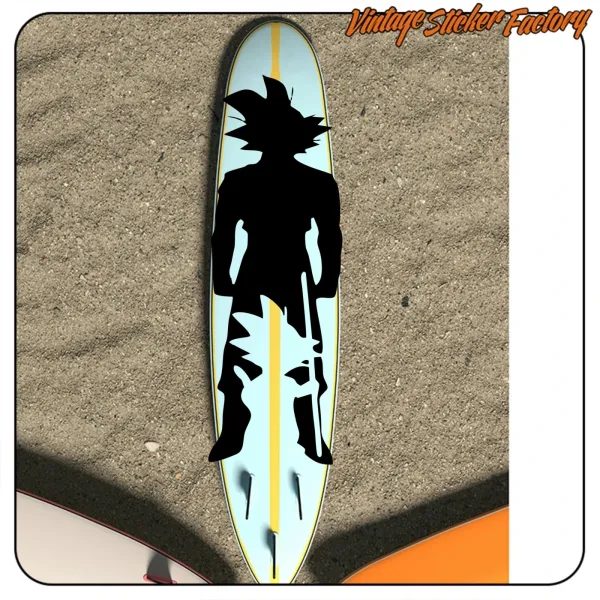 Pegatina con siluetas de Goku niño y adulto sobre una tabla de surf