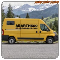 Schwarzer ABARTH500- und esseesse-Text an der Seite eines gelben Transporters