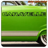 CARAVELLE Text an der Seite eines grünen Fahrzeugs angebracht