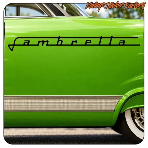 Detalle del diseño LAMBRETTA sobre la carrocería de un vehículo verde