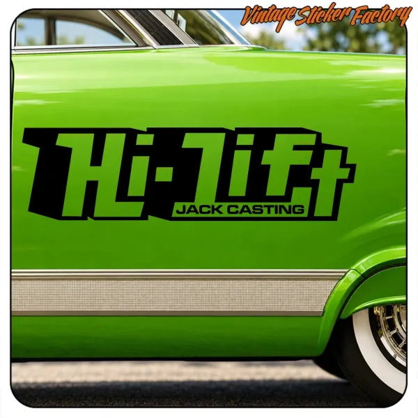 Vista alternativa del diseño HI-LIFT negro sobre un automóvil clásico verde