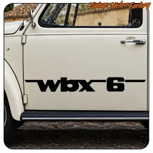 Vinyle WBX6 noir appliqué sur la porte d’un fourgon Volkswagen classique