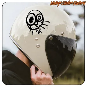 Schwarze stilisierte Katze seitlich auf einem weißen Motorradhelm