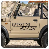 «SUZUKI SPORT»-Design an der Tür eines Geländewagens angebracht