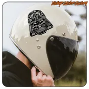 Darth Vader Sugar Skull aplicado sobre un casco de moto de color claro
