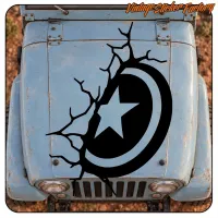 Vista frontal de un vehículo antiguo con el diseño circular de estrella y grietas