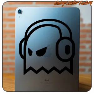 Diseño PACMAN en negro aplicado sobre la parte trasera de una tableta