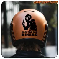 Rückansicht eines Helms mit angebrachtem RESPECT FOR BIKERS Aufkleber