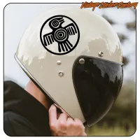 Símbolo gráfico circular en negro colocado en la parte lateral de un casco