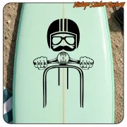 Vespa-Moustache-Design auf einem hellgrünen Brett angebracht