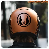 Rückansicht eines orangefarbenen Helms mit schwarzem Jedi-Order-Emblem