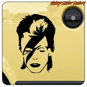 Autocollant noir du visage de Bowie appliqué sur une surface jaune