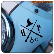 Diseño inspirado en Harry Potter aplicado sobre la carrocería de un vehículo azul