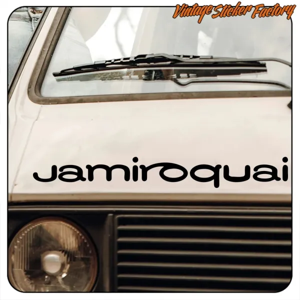 Ansicht eines schwarzen JAMIROQUAI-Texts auf der Front eines Fahrzeugs