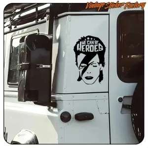 David-Bowie-Design mit Blitz und dem Text «WE CAN BE HEROES» auf einem Wohnmobil