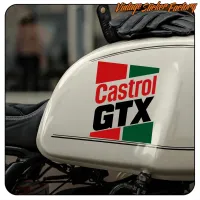 Adhesivo CASTROL GTX aplicado sobre el depósito de una motocicleta blanca