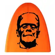 Vinilo Frankenstein negro aplicado sobre una superficie naranja