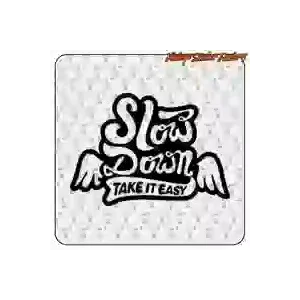 AUTOCOLLANT SLOW DOWN. ACHETEZ DES AUTOCOLLANTS EN VINYLE.