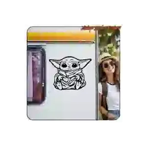 AUTOCOLLANT BÉBÉ YODA. ACHETEZ DES AUTOCOLLANTS EN VINYLE.