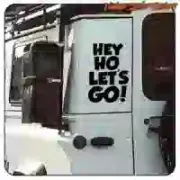 AUTOCOLLANT HEY HO, LET'S GO!. ACHETEZ DES AUTOCOLLANTS EN VINYLE.