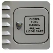 Pegatina con texto DIESEL FUEL GASOIL y LICOR CAFÉ en una tapa gris