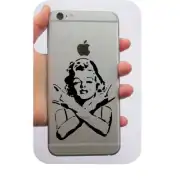 Pegatina inspirada en Marilyn aplicada en la parte trasera de un teléfono móvil