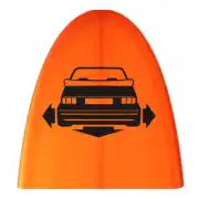 Pegatina negra de Golf Cabrio aplicada sobre una tabla naranja