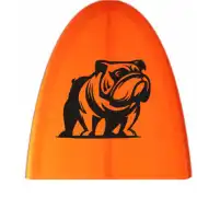 Bulldog noir appliqué sur une surface orange incurvée