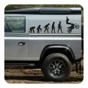 Vinilo de evolución hacia moto de cross aplicado en el lateral de un todoterreno