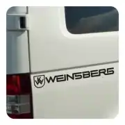 Vinilo WEINSBERG aplicado junto a la luz trasera de un vehículo