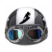 Silueta de surfista sobre una tabla aplicada en una franja blanca de unas gafas