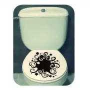 Schwarzes Design aus Wirbeln und Blumen auf dem Deckel einer Toilette
