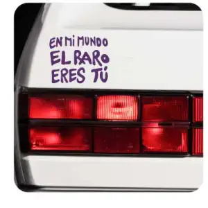 Pegatina EN MI MUNDO EL RARO ERES TU. Pegatinas freaks.