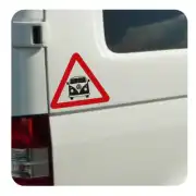 Precaución T1 sticker placed on the rear of a white van