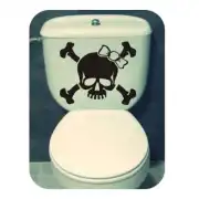 Schädel-Schleife-Aufkleber an einem Toilettenspülkasten angebracht