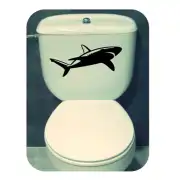 Silhouette noire de requin appliquée sur le réservoir d’une toilette