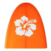 Weiße Blume auf einem orangefarbenen Surfbrett