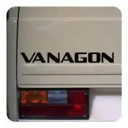 Vinilo negro VANAGON aplicado sobre el portón trasero de una furgoneta.
