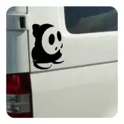 Autocollant Shy Guy appliqué sur le côté d’une camionnette blanche