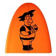 Goku-Homer-Design auf einer gebogenen orangefarbenen Oberfläche
