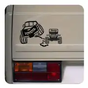 Design Toyota et Jeep appliqué à l’arrière d’un véhicule